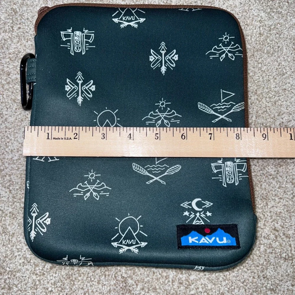 Kavu Neoprene Tablet Sleeve Green White Zip Closure‎